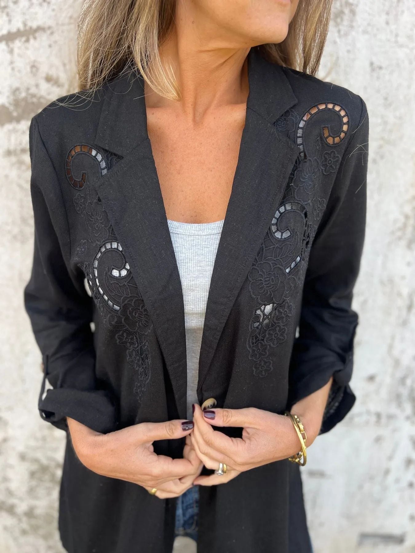 Sharon - Embroidered linen blazer